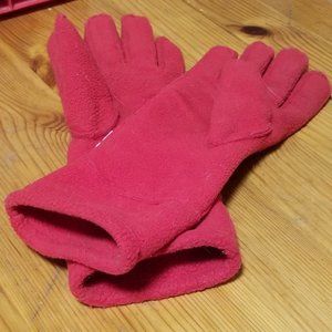 Warm red gloves